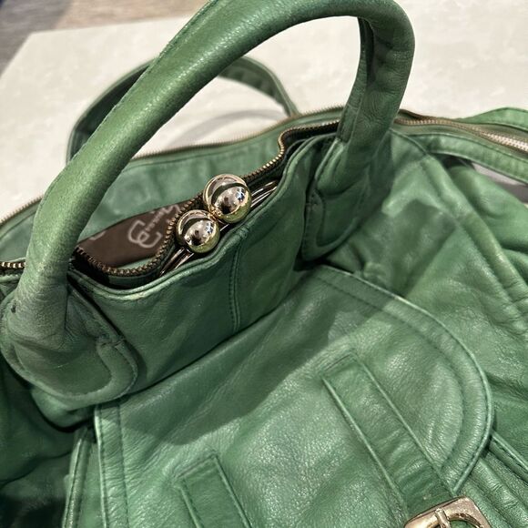 BULGA Green Shoulder Bag with Casual Design and Spacious Interior - Picture 7 of 12